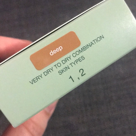 LAST ONE 🔥 DEEP Clinique Moisture Surge CC - Picture 3 of 4